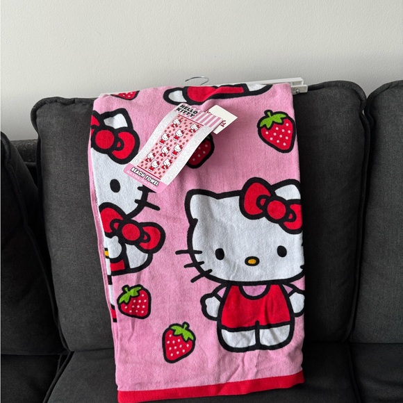 Hello Kitty Beach Towel Strawberry - Picture 2 of 5